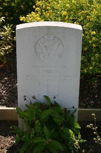 Dozinghem Military Cemetery - Smith, Lalor
